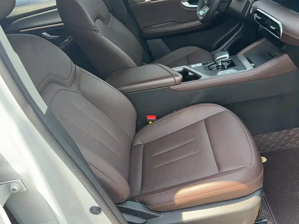Jetour X90 PLUS 1.6 TD DCT Villa 7-seat