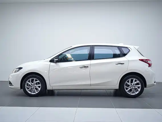 Tiida 1.6 L CVT Smart Travel