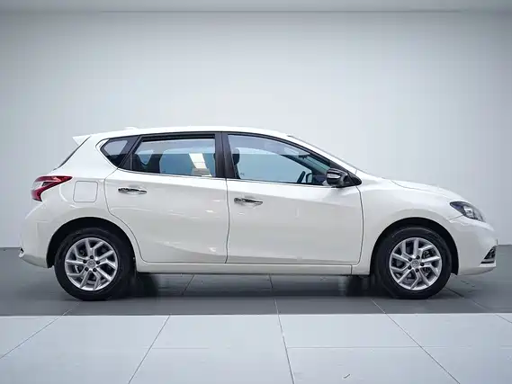 Tiida 1.6 L CVT Smart Travel