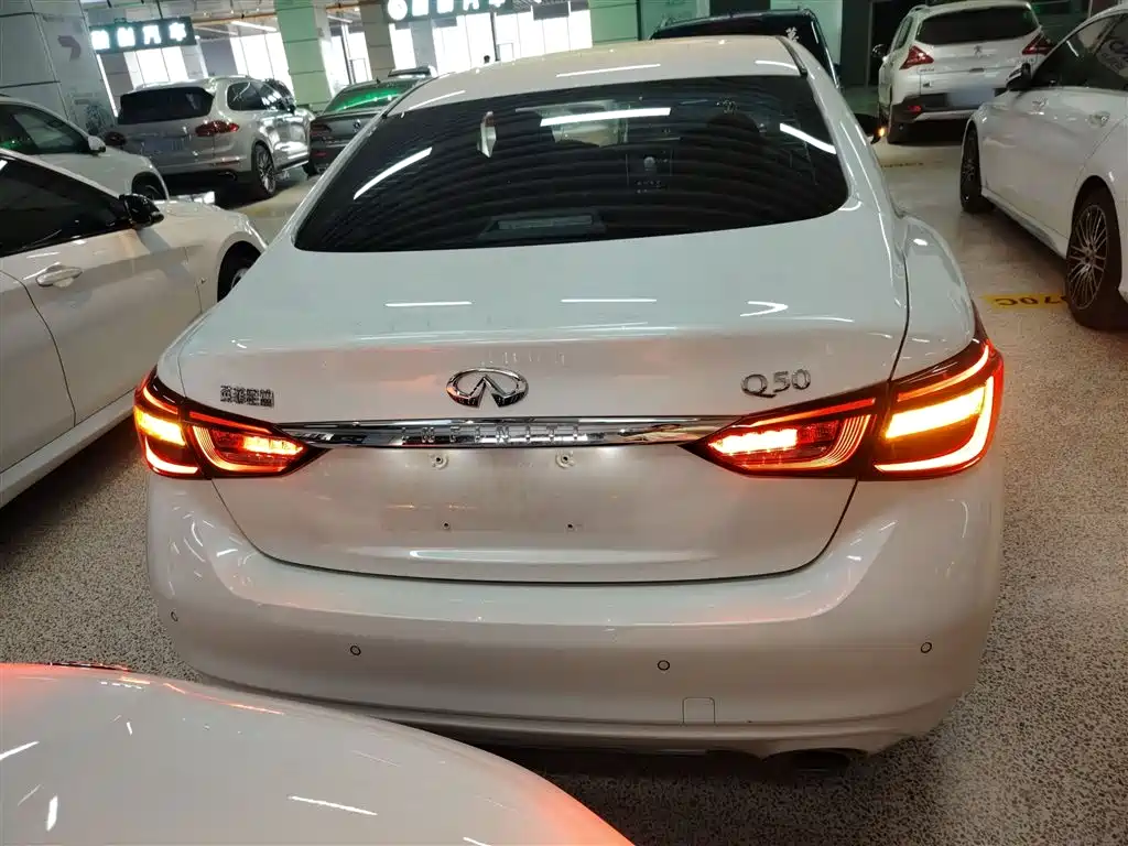 Infiniti Q50 L 2.0 T Comfort CN-VI