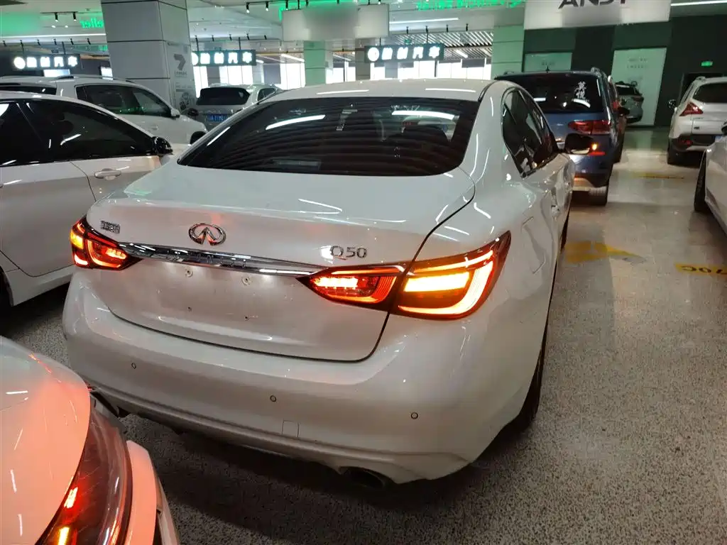 Infiniti Q50 L 2.0 T Comfort CN-VI