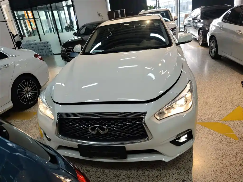 Infiniti Q50 L 2.0 T Comfort CN-VI