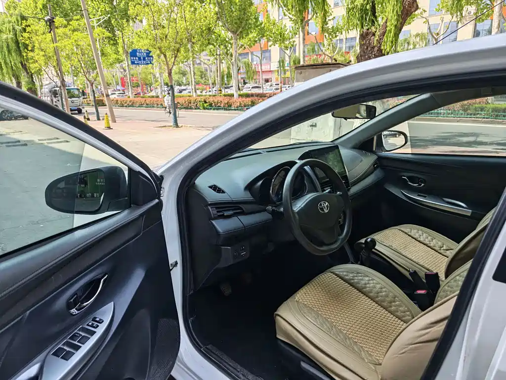 YARiS L Zhixuan 1.3 E Manual Charm Motion