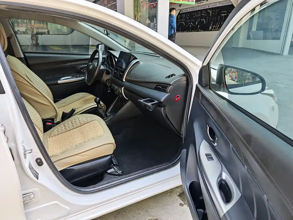 YARiS L Zhixuan 1.3 E Manual Charm Motion