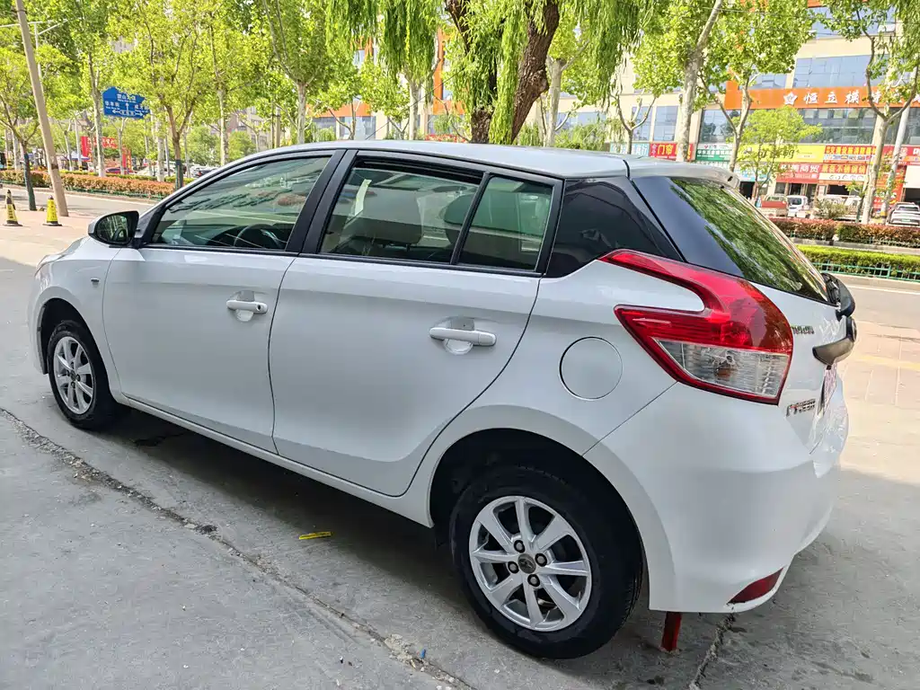 YARiS L Zhixuan 1.3 E Manual Charm Motion