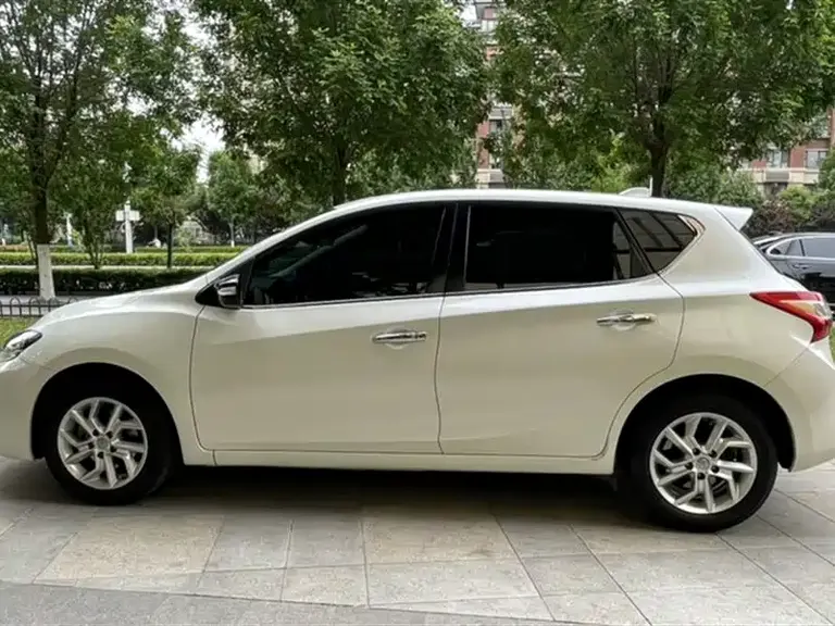Nissan Tiida 1.6 L CVT Smart Travel