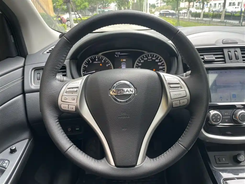 Tiida 1.6 L CVT Smart Travel