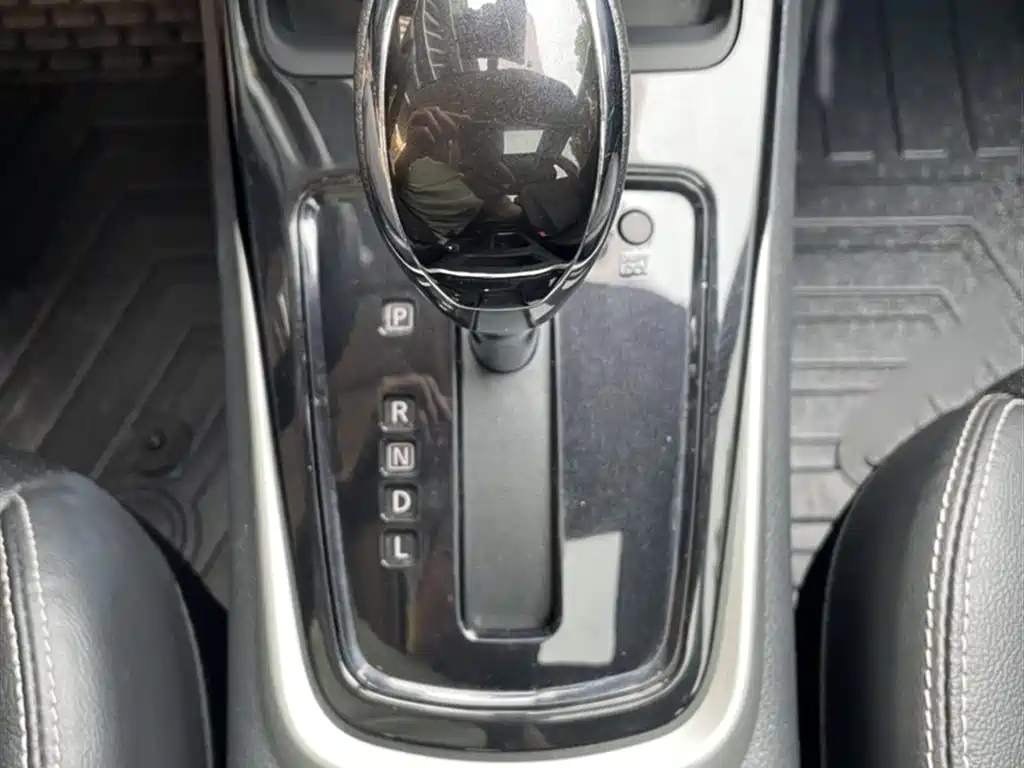 Tiida 1.6 L CVT Smart Travel