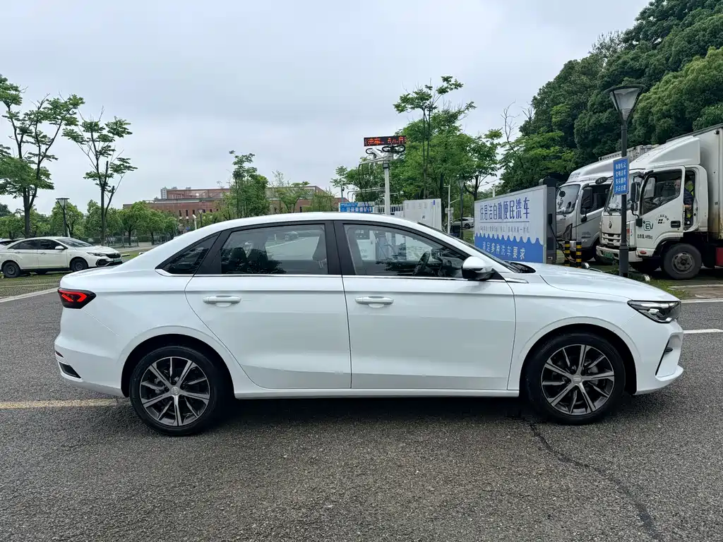 Emgrand 4 th Gen 1.5 L CVT Distinguished