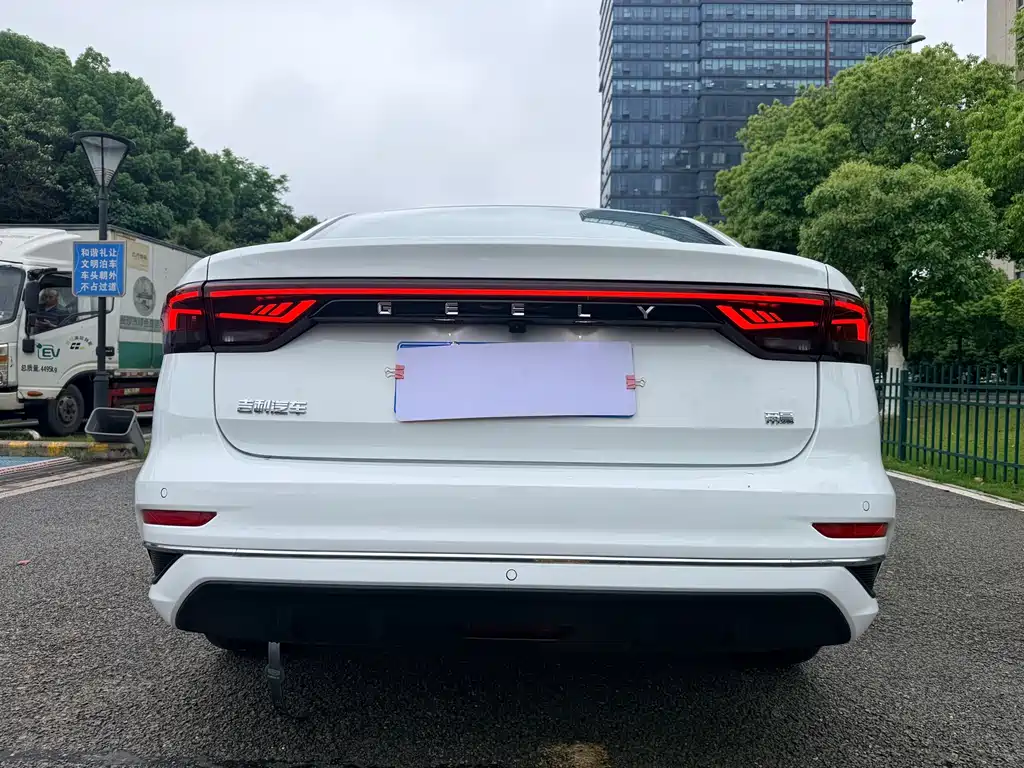 Emgrand 4 th Gen 1.5 L CVT Distinguished