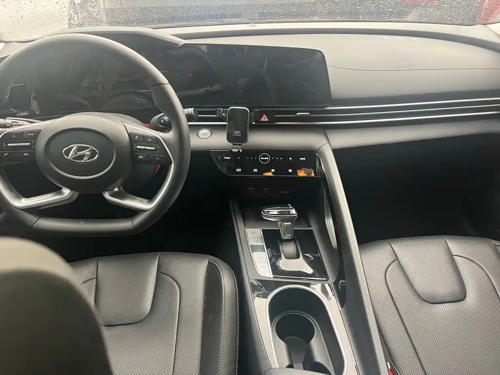 Elantra 1.5 L CVT GLX Elite