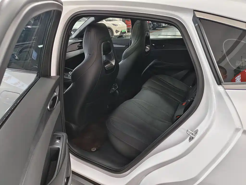 Seal 06 DM-i Smart Drive 80 KM Distinguished