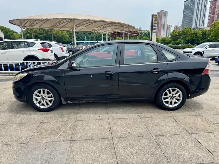 Ford Focus Sedan Classic 1.8 L Manual Fashion
