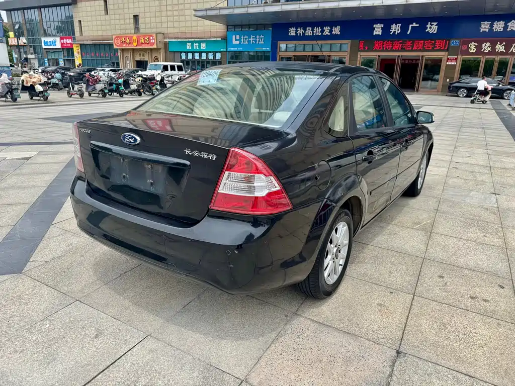 Focus Sedan Classic 1.8 L Manual Fashion