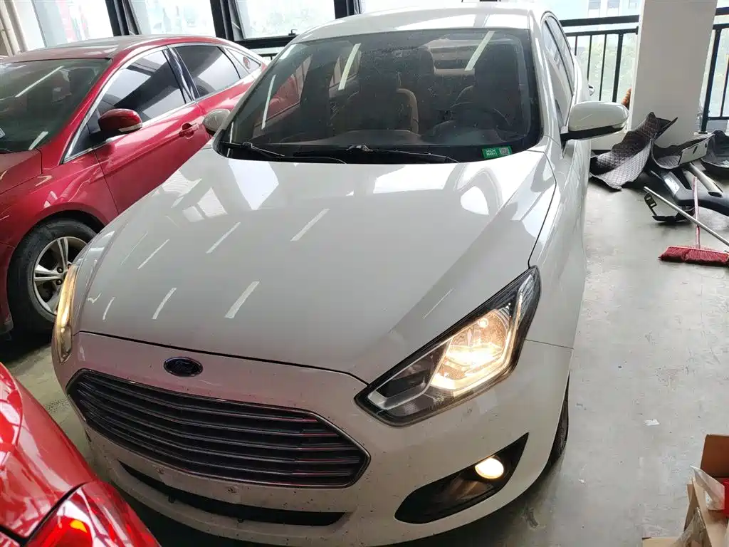 Escort 1.5 L Auto Comfort