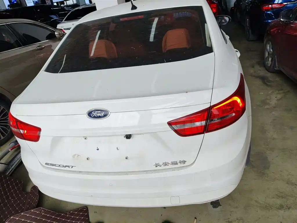 Escort 1.5 L Auto Comfort
