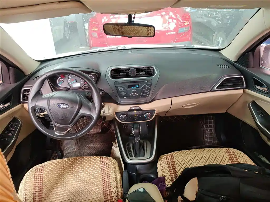 Escort 1.5 L Auto Comfort
