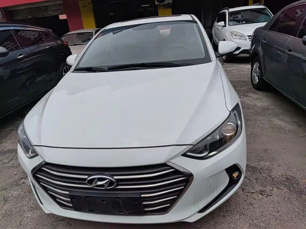 Elantra 1.6 L Auto Smart Dazzle · Elite