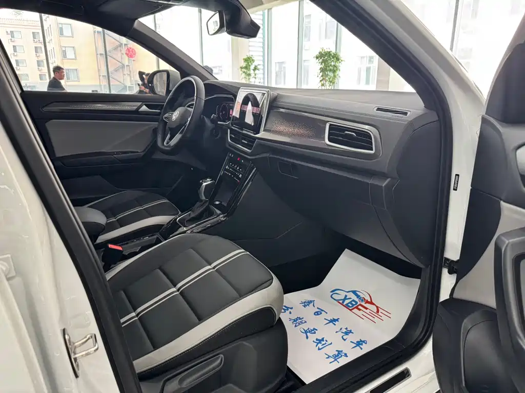 T-ROC 300 TSI DSG 2 WD Starlight