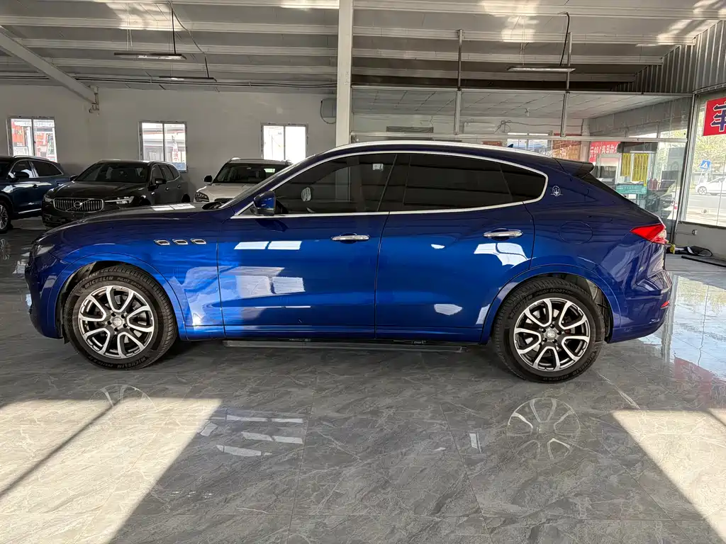 Levante 3.0 T Standard CN-V