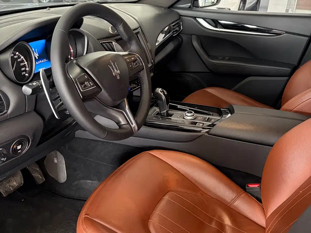 Levante 3.0 T Standard CN-V