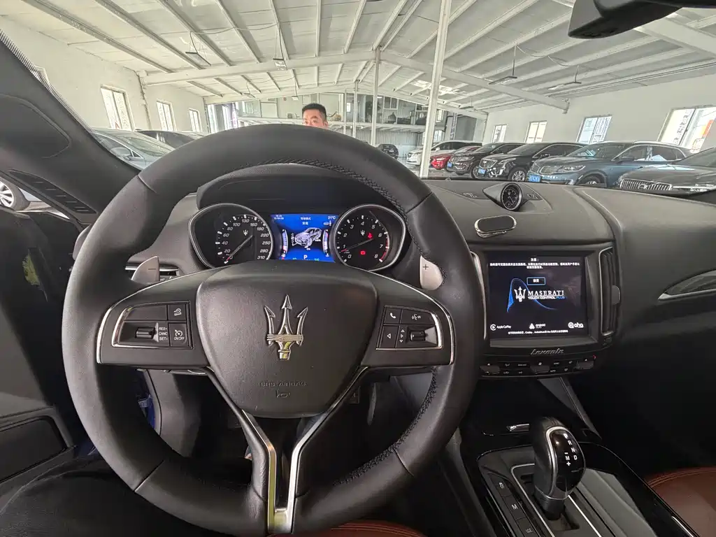 Levante 3.0 T Standard CN-V