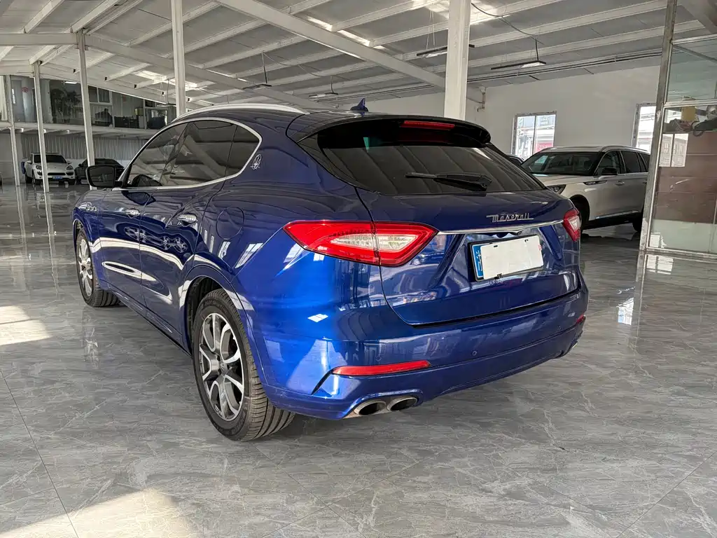 Levante 3.0 T Standard CN-V