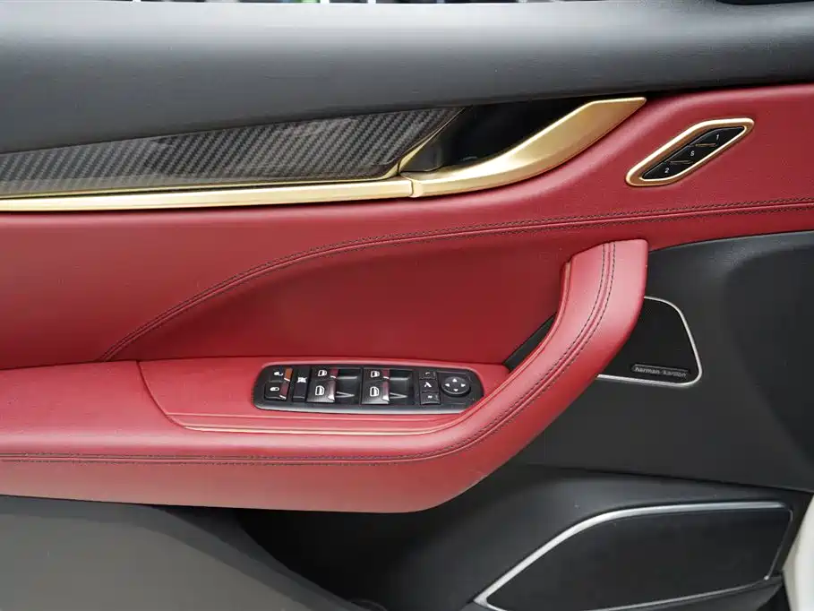 Levante 3.0 T Standard