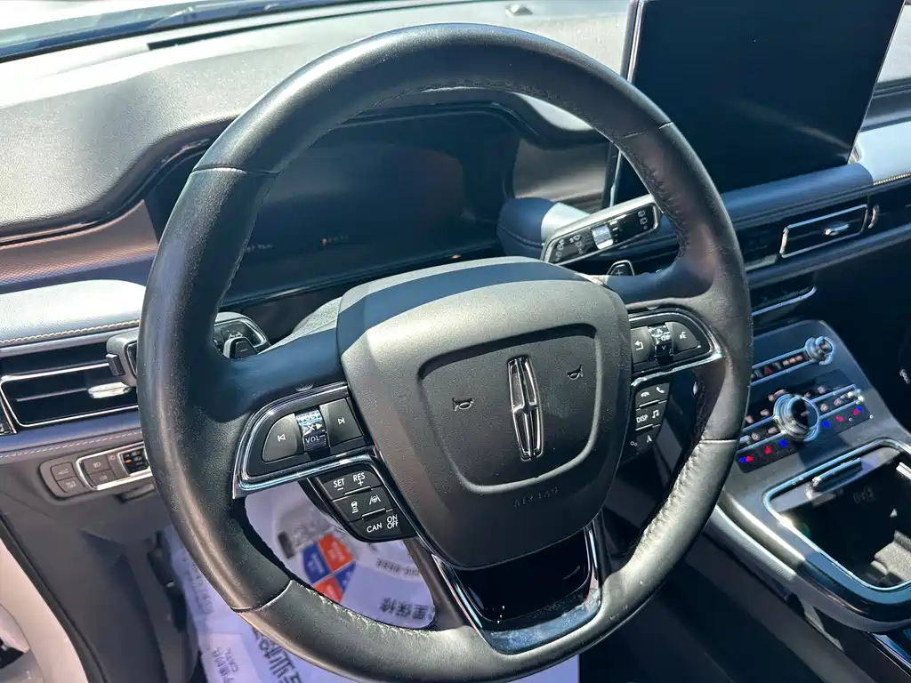 Nautilus 2.7 T 4 WD Honor Shine
