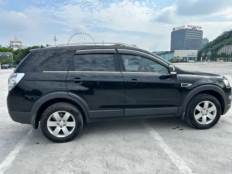 Chevrolet Captiva 2.4 L 4 WD Luxury 5-seat