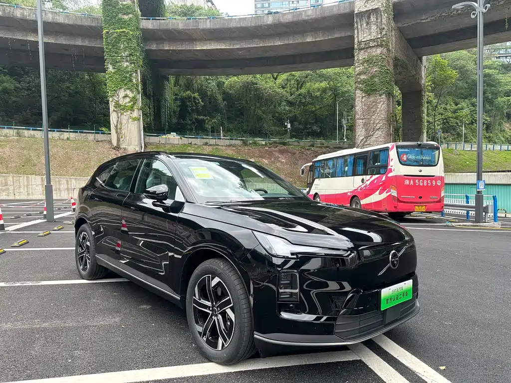 Volvo XC70 PHEV 沃尔沃XC70插电式混动 2026款 两驱长续航Core