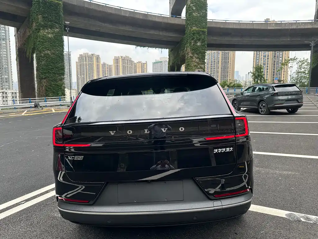 Volvo XC70 PHEV 沃尔沃XC70插电式混动 2026款 两驱长续航Core