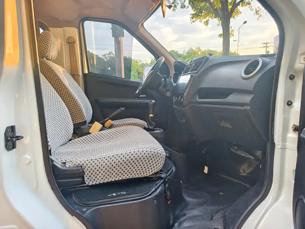 Changan Ruixing M60 1.5 L Standard CN-VI 6-seatDAM15 KR