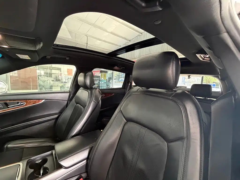 Lincoln MKX 2.7 T 4 WD Honor Shine