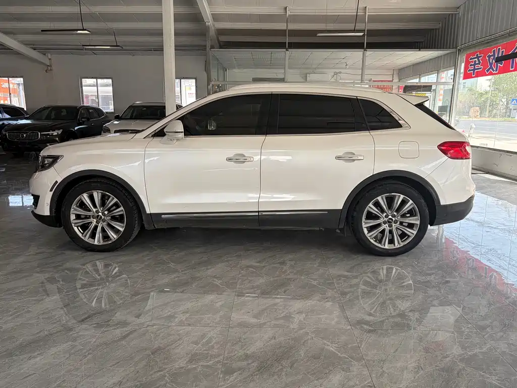 Lincoln MKX 2.7 T 4 WD Honor Shine