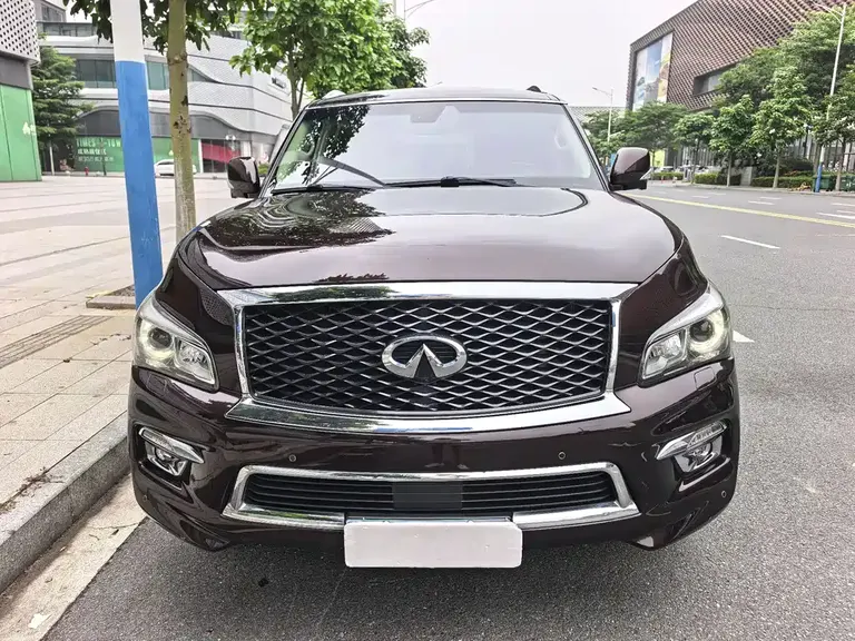 Infiniti QX80 5.6 L 4 WD