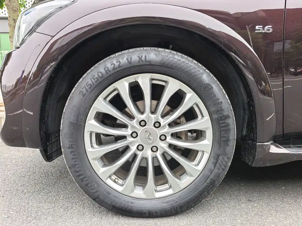 Infiniti QX80 5.6 L 4 WD