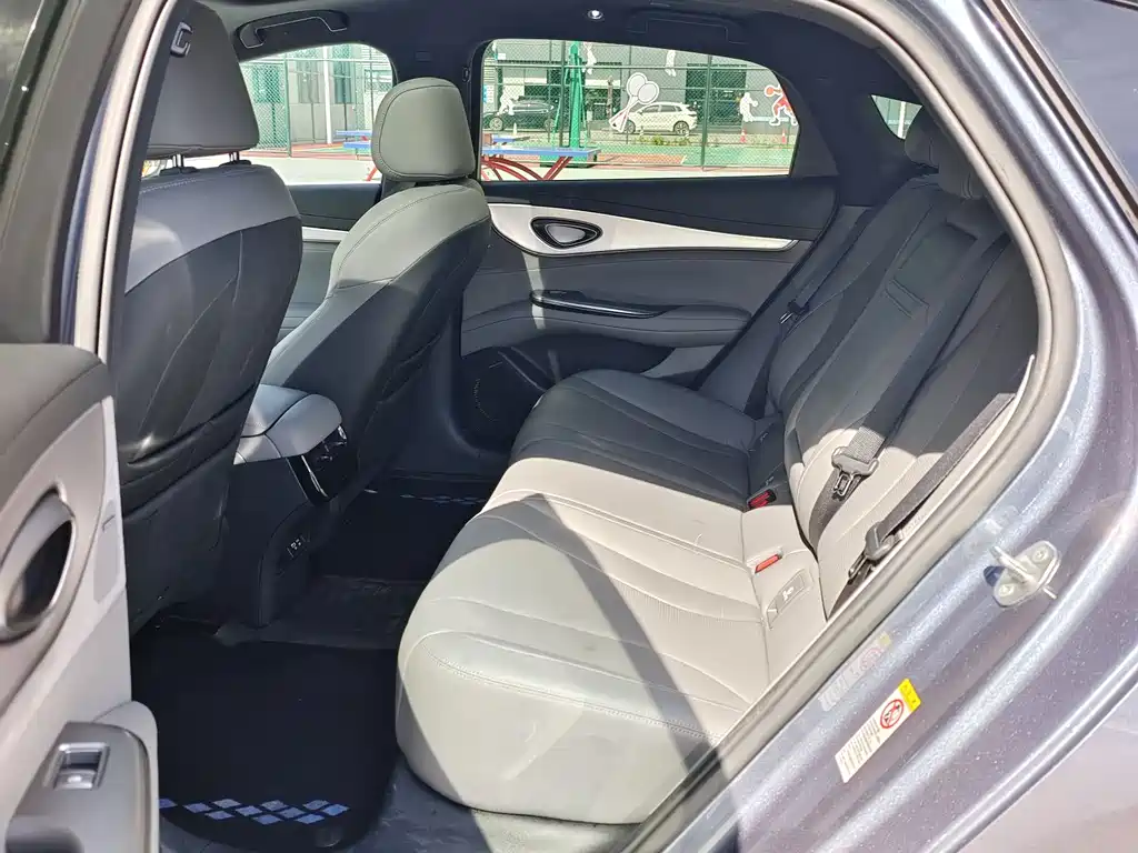 Seal 07 DM-i Smart Drive DM-i 1.5 L 125 km Distinguished