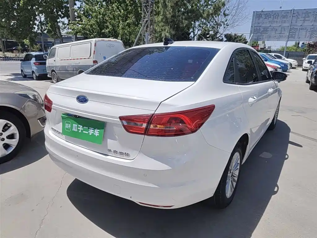 Escort Facelift 1.5 L Auto Comfort