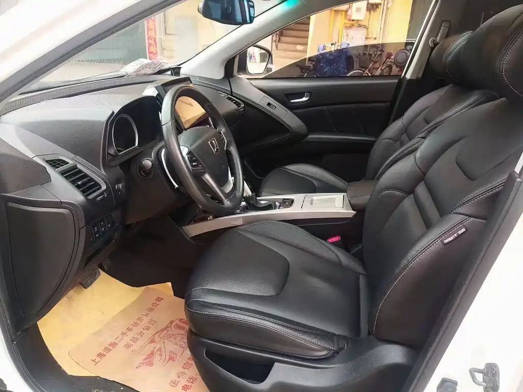URX 6 SUV 1.8 T Charm Upgrade