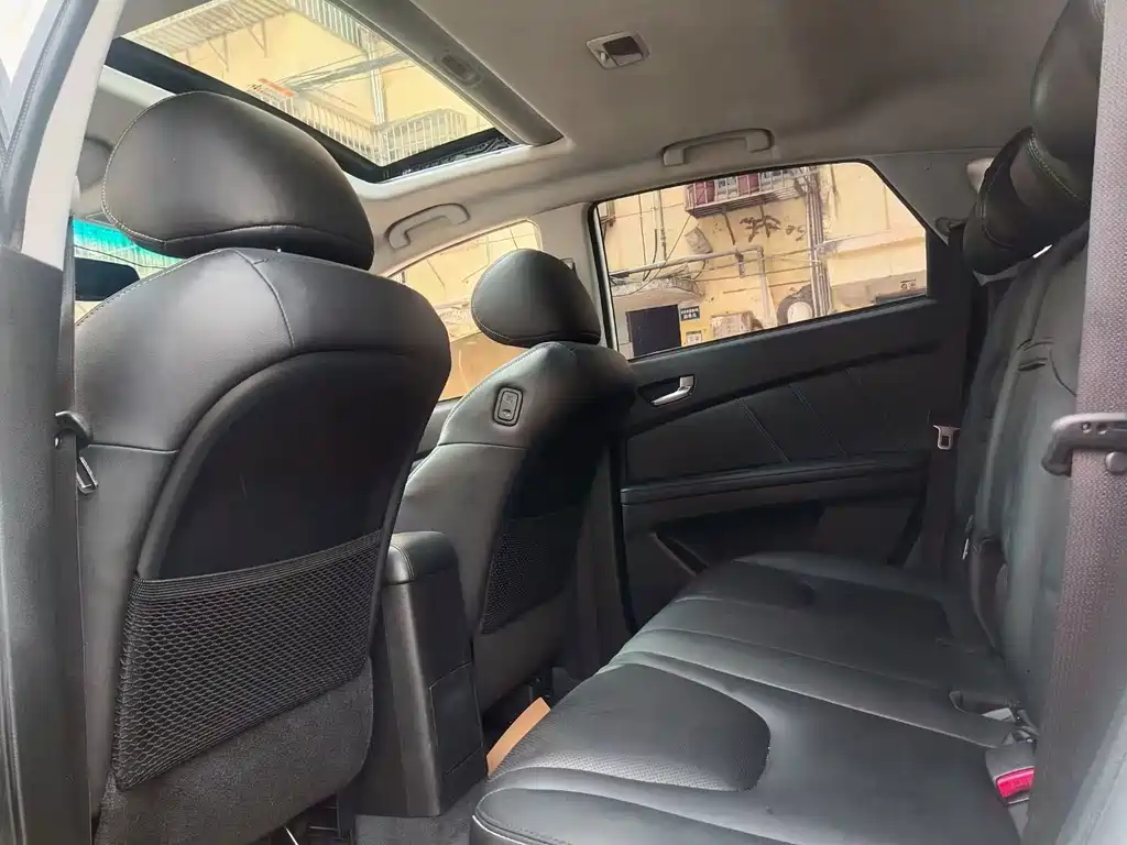 URX 6 SUV 1.8 T Charm Upgrade