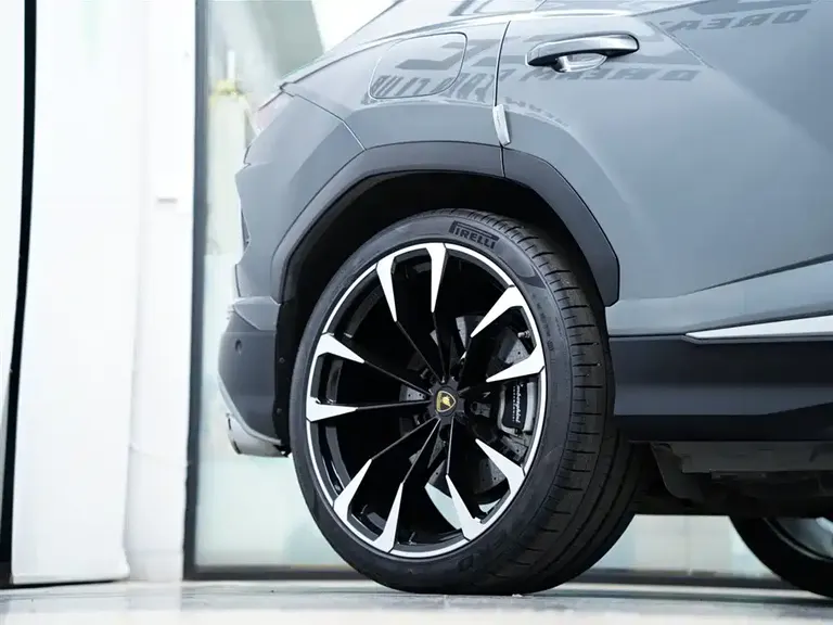 Lamborghini Urus 4.0 T V8