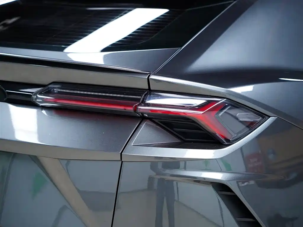 Urus 4.0 T V8