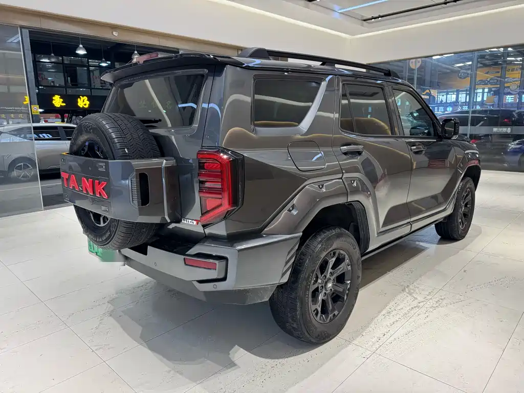 Tank 400 NEV Hi4-T Super Power
