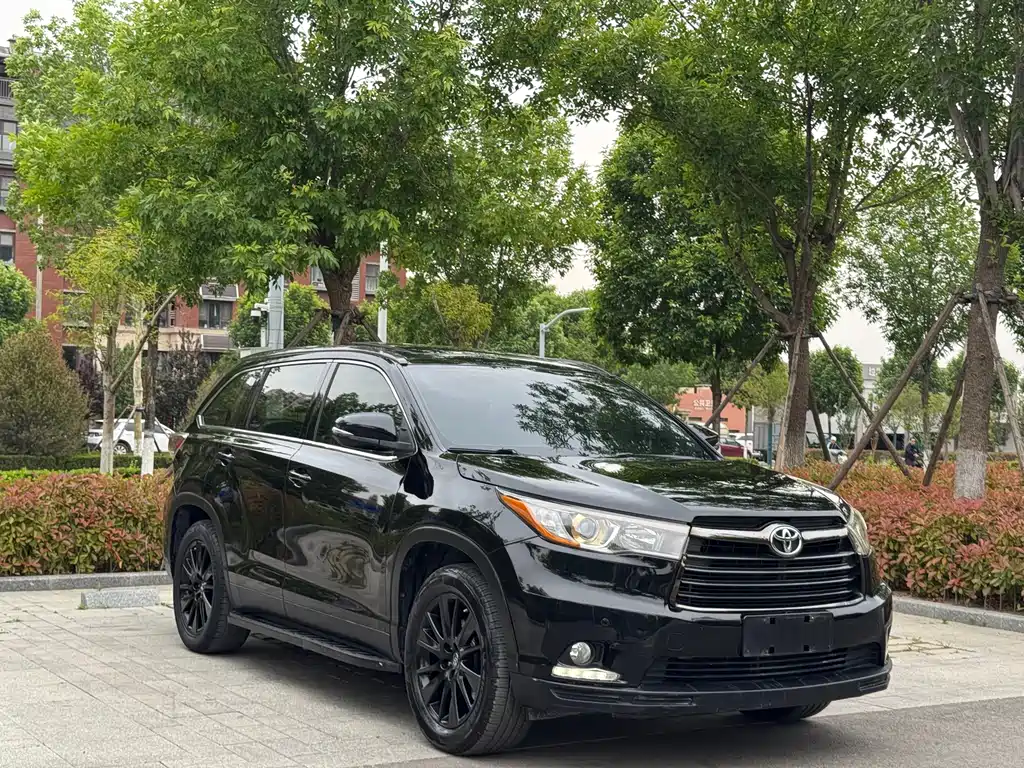 Highlander 2.0 T 4 WD Dazzle Black Limited