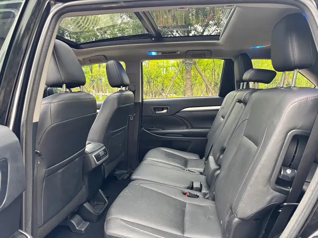 Highlander 2.0 T 4 WD Dazzle Black Limited