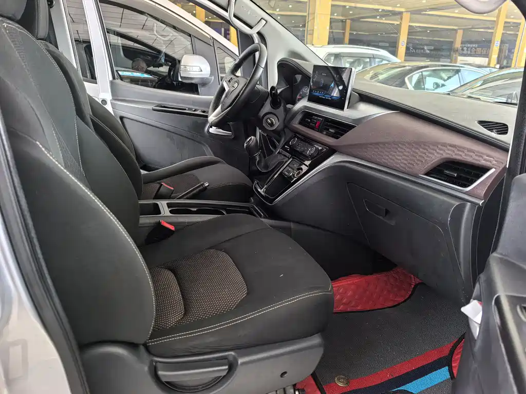Refine M3 瑞风M3 2023款 PLUS 1.5 T 9座智联版