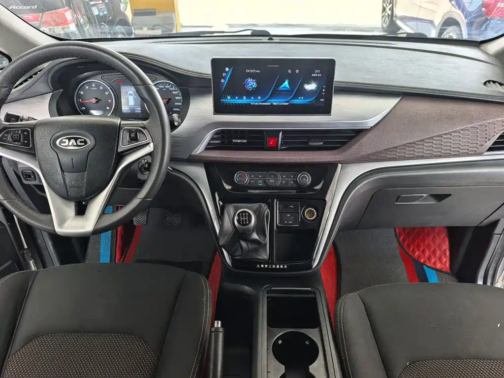 Refine M3 瑞风M3 2023款 PLUS 1.5 T 9座智联版