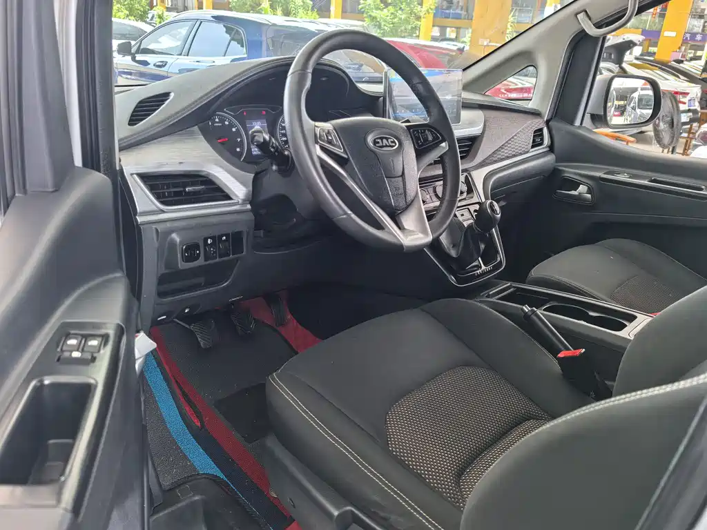 Refine M3 瑞风M3 2023款 PLUS 1.5 T 9座智联版