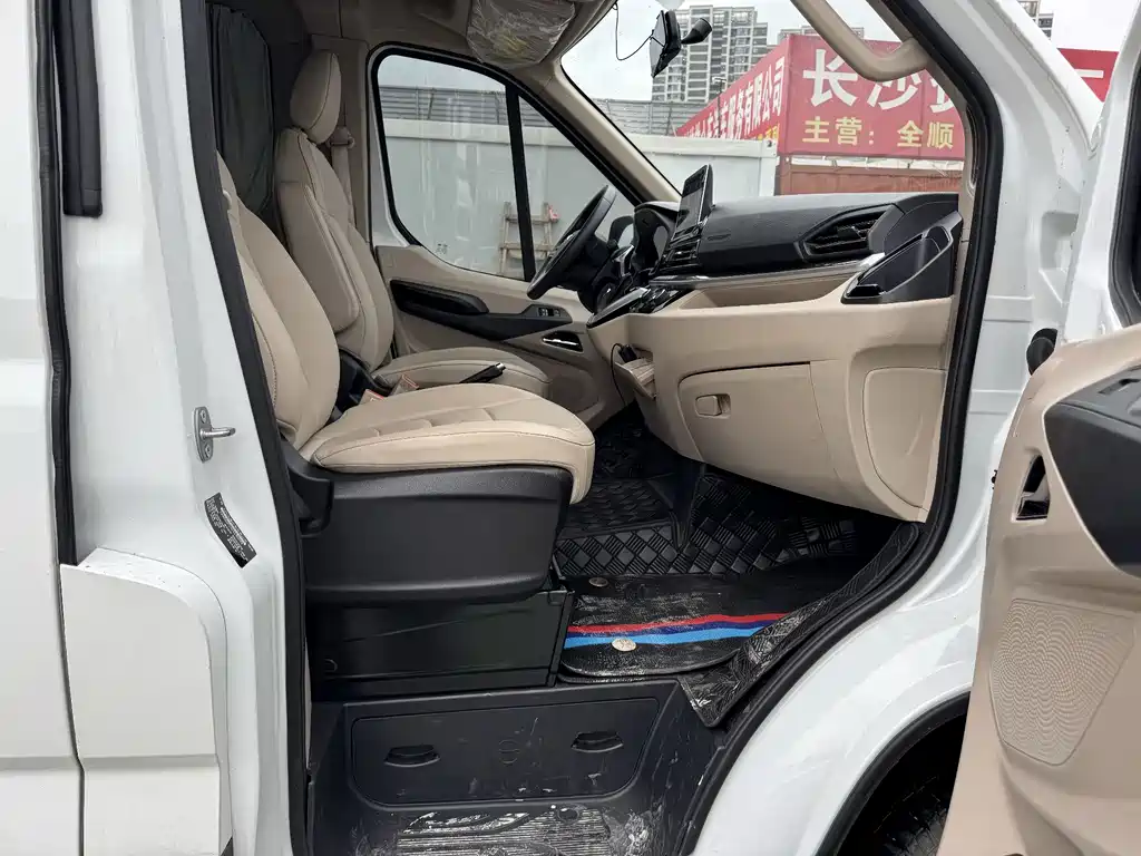Xintu V90 新途V90 2024款 智达营运版 2.0 T自动后驱长轴高顶后单胎9座
